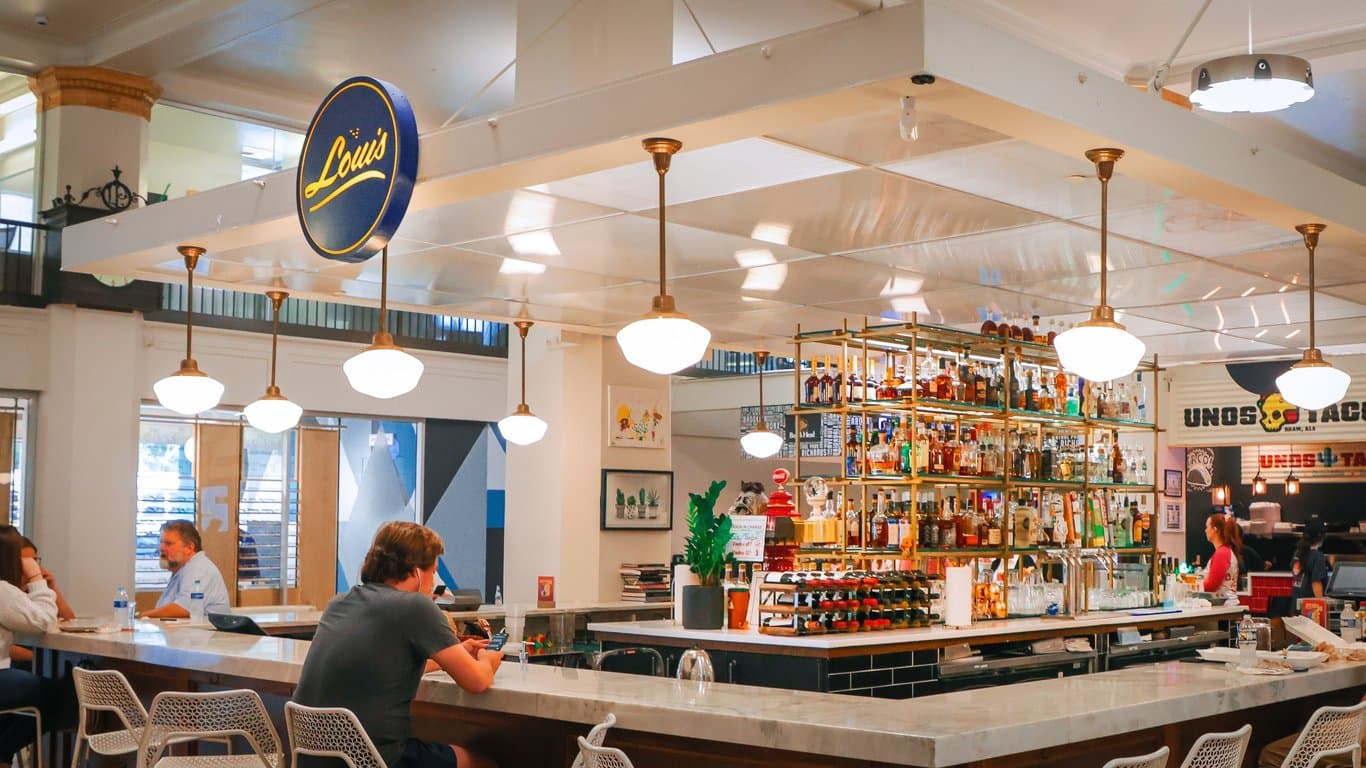 Louis Bar